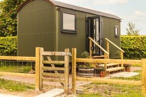 Shepherds Hut ~ Mulsford Cottage 