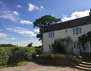 No.1 Self Catering Semi Detached Cottage - Mulsford 