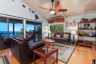 Kona Oasis: Ocean Views, Chill Pool, AC, Beautiful 4 bedroom home in Kona