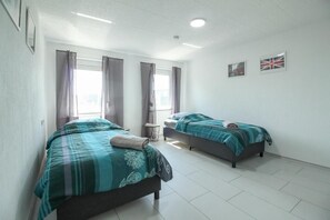 Bedroom 2 | 2 comfortable single beds with wardrobe (1)