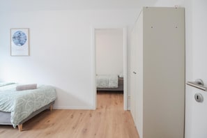 Bedroom 1 | Passage to Bedroom 2