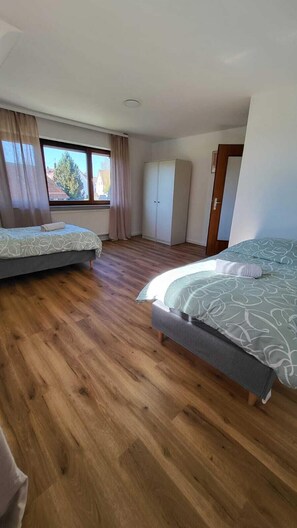 Bedroom 3 | 2 comfortable single beds with wardrobe (1)
