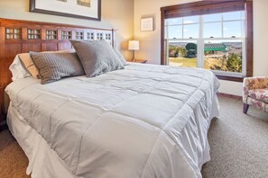 Bedroom with TV and view of chairlift