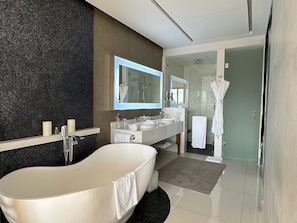 Junior Suite ensuite with walk in shower, vanity, tub and bidet-toilet