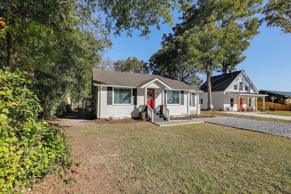 Burgaw Vacation Rental | 4BR | 2BA | 4 Steps to Enter | 1,868 Sq Ft