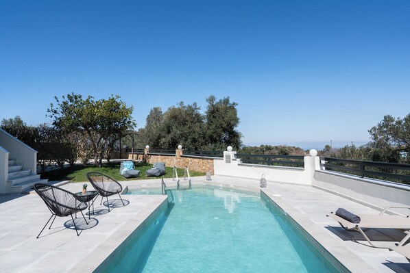 Private Pool with sea view and mountain view.