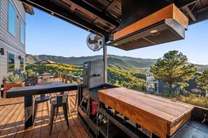 Outdoor kitchen