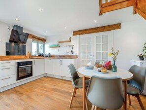 Kitchen/diner | Horseshoe Cottage - Deviock Farm, Downderry