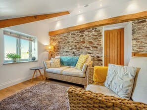 Living area | Horseshoe Cottage - Deviock Farm, Downderry