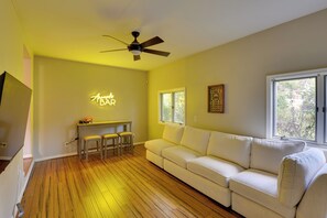 Living Room 1 | 1st Floor | Free WiFi | PlayStation 4 | 1 Interior Step