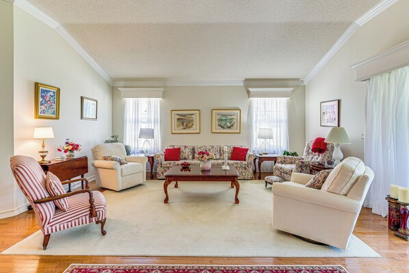 The Villages Vacation Rental | 2BR | 2BA | 1,941 Sq Ft | 1 Step to Enter