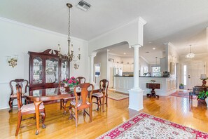 Dining Area | Dishware/Flatware Provided
