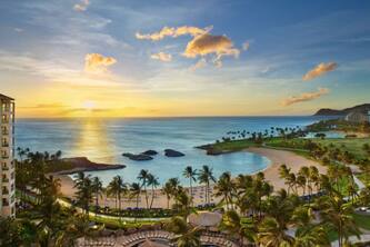 Beach Access, Stunning Beach and Mountain Views, Spacious Family Suite