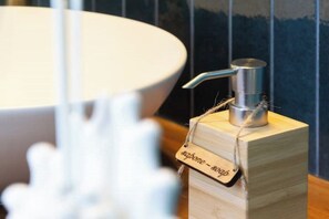 Bathroom amenities