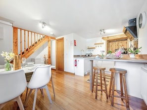 Open plan living space | Roosters Rest - Deviock Farm, Downderry