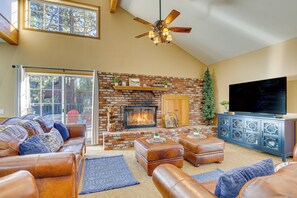 Living Room | 1st Floor | Smart TV