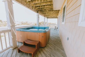 NH355: Coastal Distancing | ML Covered Deck - Hot Tub