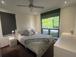 TrooBloo Glenelg North Unit | Master bedroom equipped with a queen size bed
