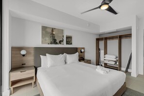 Modern 1BR on 34th Floor with Breathtaking Views (7312)