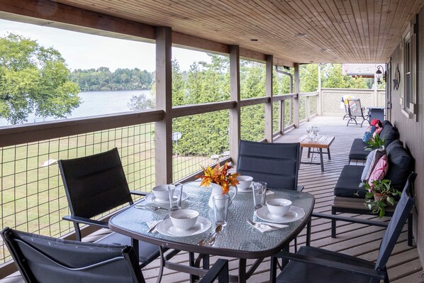 Outdoor dining