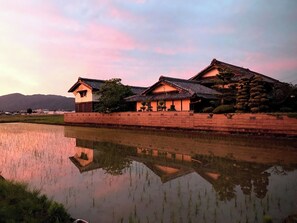 This farmhouse is surrounded by rice fields on three sides except for the entrance.
