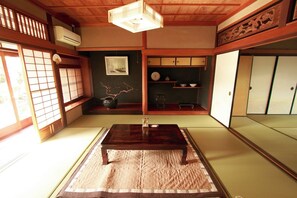 Tatami room (upper seat)