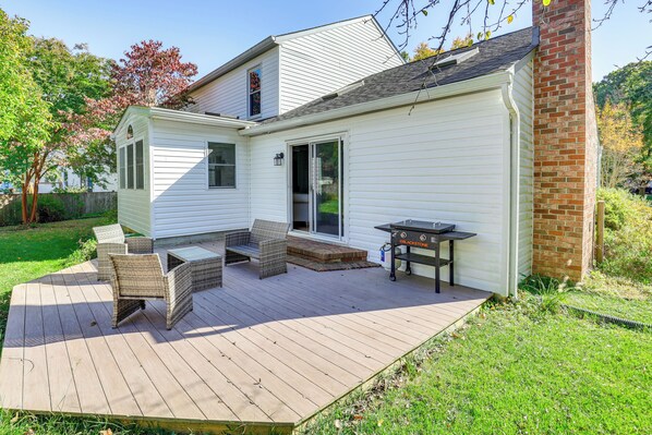 Annapolis Vacation Rental | 5BR | 3.5BA | 1 Step Required | 2,600 Sq Ft