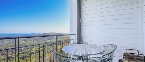 Wintergreen Resort Vacation Rental | 2BR | 2BA | 1,233 Sq Ft | Steps Required