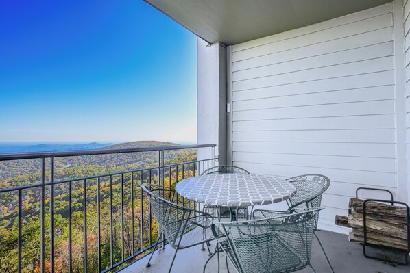 Wintergreen Resort Vacation Rental | 2BR | 2BA | 1,233 Sq Ft | Steps Required