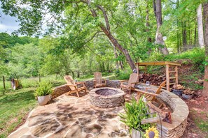 Backyard | Fire Pit | Deck | Gas Grill