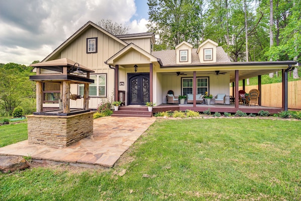 Dahlonega Vacation Rental | 3BR | 3BA | 2,300 Sq Ft | Steps to Enter