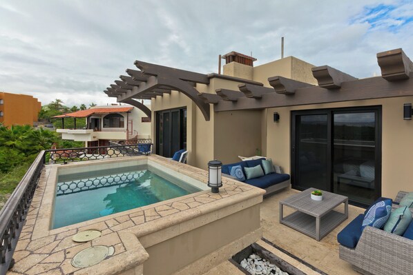 Top floor outdoor deck living area and jacuzzi with bbq