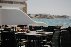 Veranda dining14