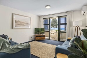 Spacious lounge