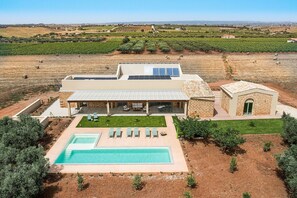 Building Exterior, Garden, Outdoor, Pool