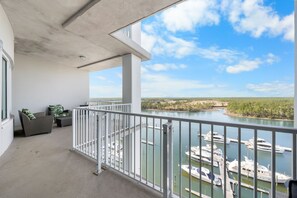 5 WH908 Balcony