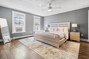 Bedroom 1- King bed