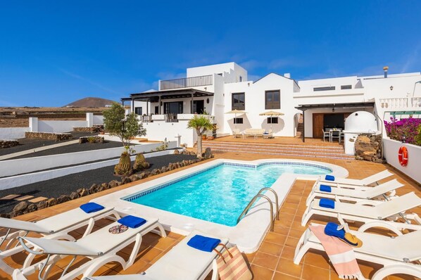 Beautiful villa with private pool and terrace with sea views