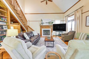 Living Room | 1st Floor | Central A/C & Heating | Free WiFi