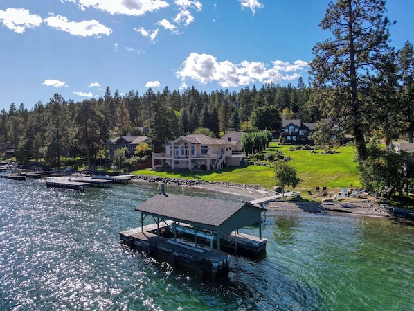 100' of private beach/lakefront - private dock and Firepit