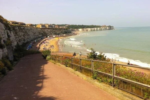 Direct uninterrupted views of sandy Stone Bay
