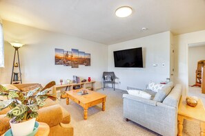 Living Area | Flat-Screen TV | Full Sleeper Sofa