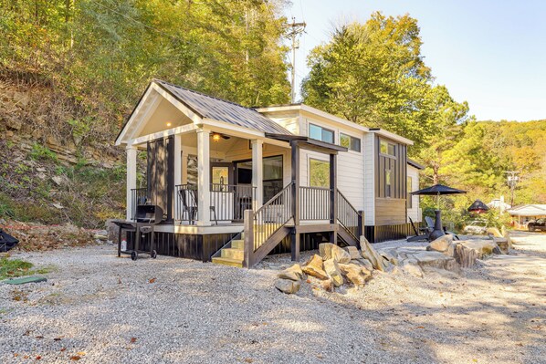 Cookeville Vacation Rental | 1BR | 1BA | 399 Sq Ft | 5 Steps Required to Enter