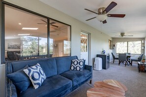 Sunroom off the kitchen, enjoy your morning coffee or unwind at the end of the day
