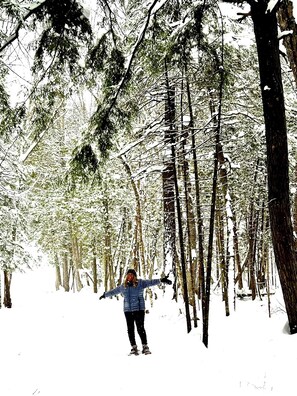 Plenty of room to snowshoe or cross country ski! Close to snowmobile trails!