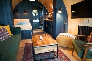 Living Room / Lounge