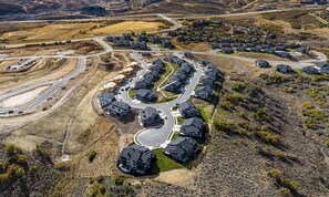 Situated just minutes to Deer Valley East Village and ski resort