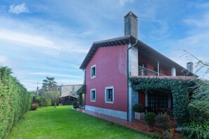 Property building,Garden,Balcony/Terrace,Garden view