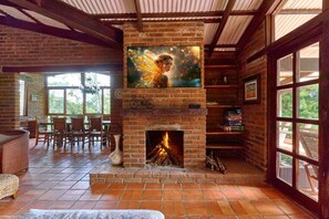 Sala+ T V+ Chimenea