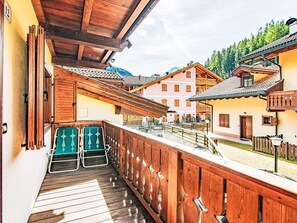 Eigentum, Himmel, Fenster, Gebäude, Holz, Die Architektur, Nachbarschaft, Fassade, Urban Design, Haus